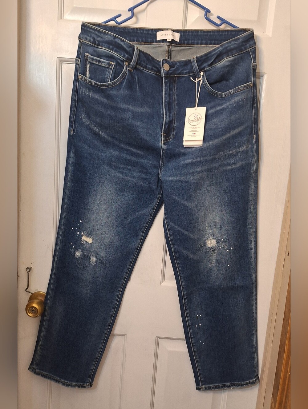 NWT. Risen Kiki Tapered Mid Rise Crop Jean.  Sz 2xl